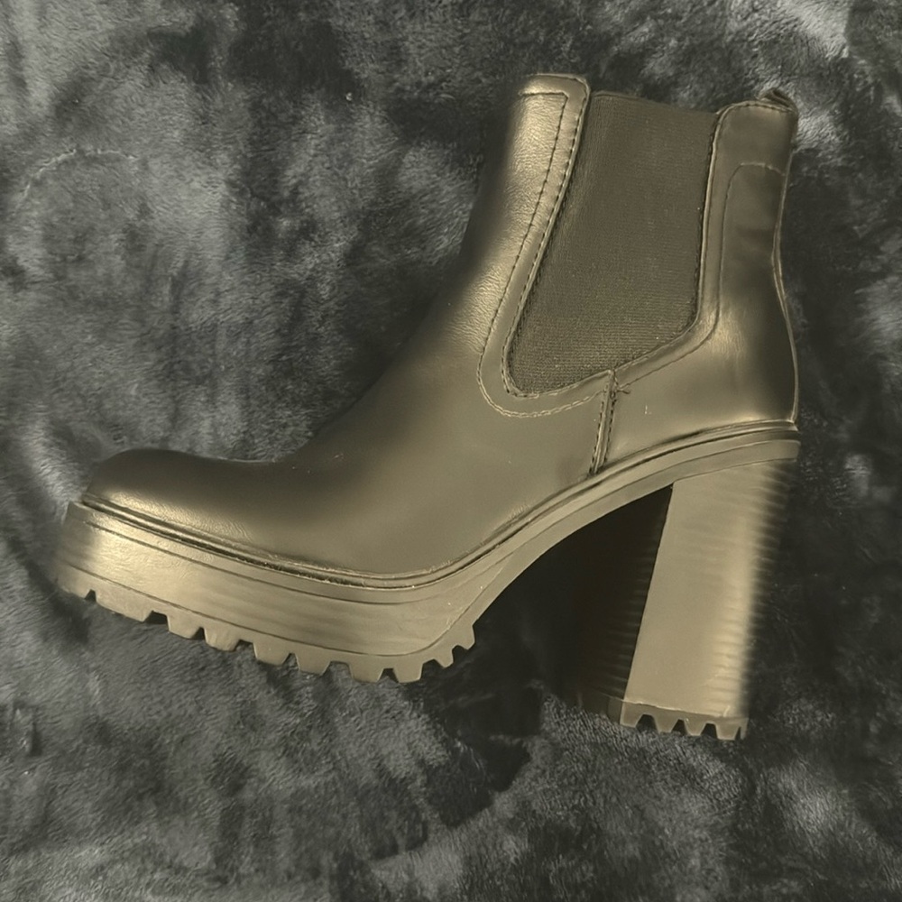 GBG Los Angeles size 10m shoes